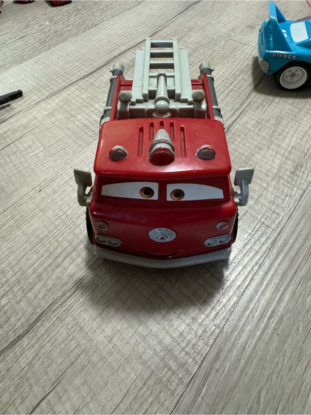 Fisher-Price Disney/Pixar Cars Shake 'N Go! "Red" the Fire Truck